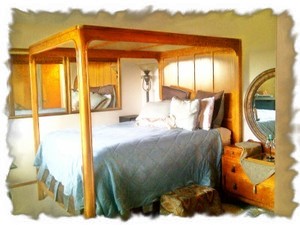 Master BR Queen Bed w/Views of Bay frm Bed