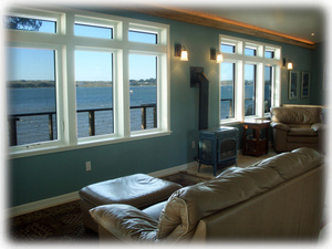 sitting area off of kitchen