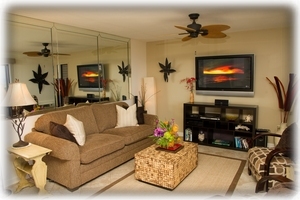 Two very comfortable lazy boy recliners & a new couch to relax on - Ekolu 607