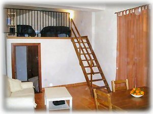 Loft Bedroom (2 Single Beds) Perfect for kids!