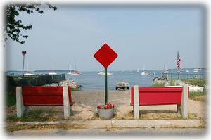 2-minute stroll to to relax on Muskegon Lake (not a beach)