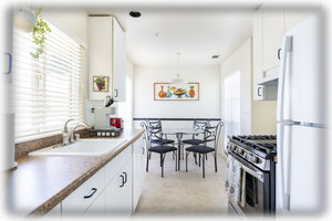 kitchen w dining table