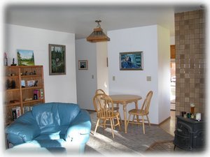 Livingroom view 2 with breakfast nook