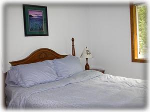 Luxury Queen bed in masterbedroom of SKYLINE NORTH