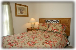 SUMMER ROSE QUEEN ENSUITE BEDROOM
