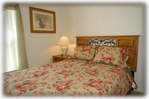 SUMMER ROSE QUEEN ENSUITE BEDROOM