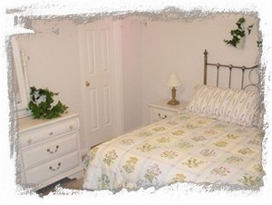 Mater bedroom with a full bathroom and jacuzzi bathtub