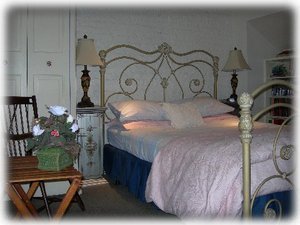 Sleep well in a comfortable queen size bed with  feather duvet & quality linens  