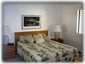 Queen bed in 2nd bedroom