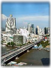 Bangkok apartment with golden river view,