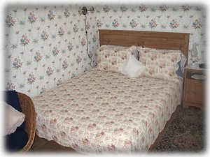 Hyannisport cottage rental - Bedroom 1 - Queen Bed