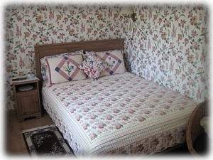 Hyannisport cottage rental - Bedroom 2 - Queen Bed