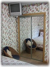 Hyannisport cottage rental - Bedroom 2 - Closet, Cable TV, DVD player