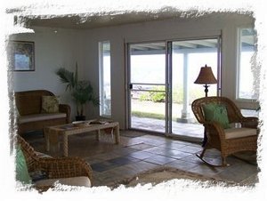Living room of the very oceanfront Alohahouse
