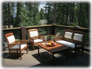 Main level deck with built in gas bar-b-que