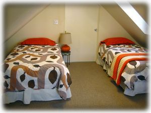 Loft area - two twin beds