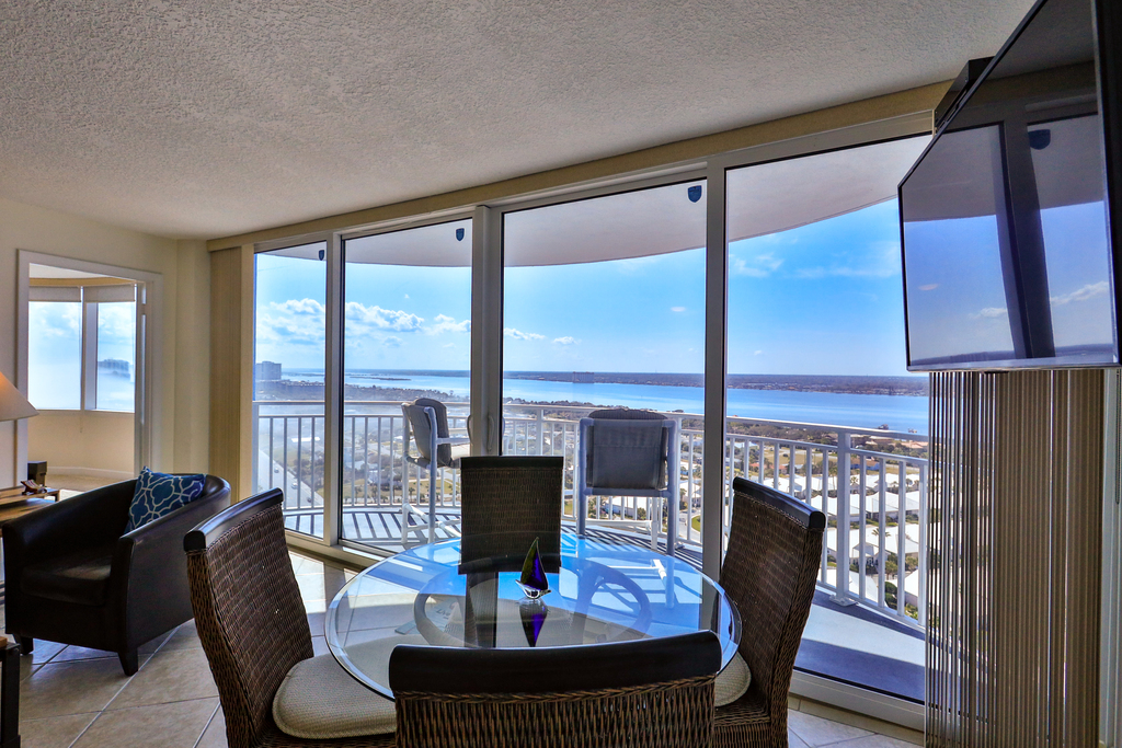 Photos of PeckPlaza22SW (VRC3725) Perfect location Family Condo, On