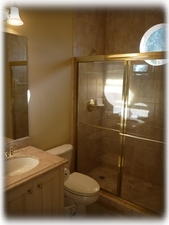 Ensuite twin bed bathroom