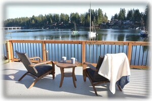 Large deck off second floor king bedroom