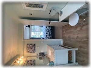 King bedroom attached ensuite bathroom