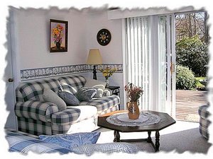 Sun lit front to back living room