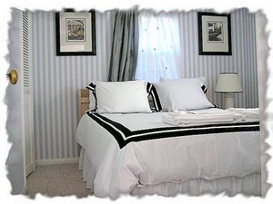 Bedroom with queen size bed