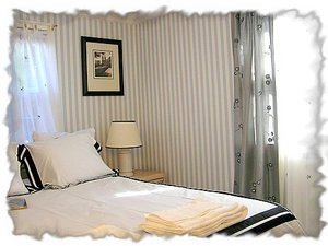 Queen bed with memory foam topper