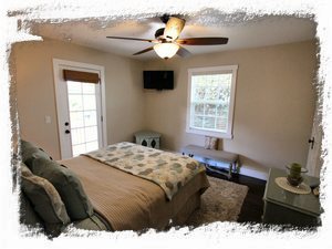 2nd Bedroom with 32" Flat Panel TV with Media Streamer