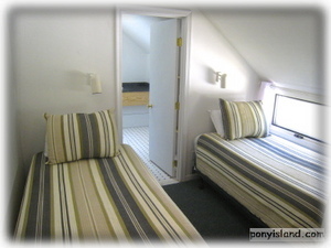Twin stateroom with in suite bath