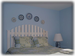 Sleep in a Picket Fence Bed!   2 more bedrooms
