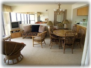 Living & Dining Rooms w/gulf view, TV, DVD