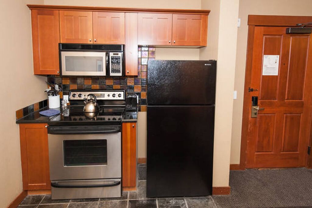 Photos of trip2tahoe (VRC643) Palisades Tahoe Squaw Village Condo Ski