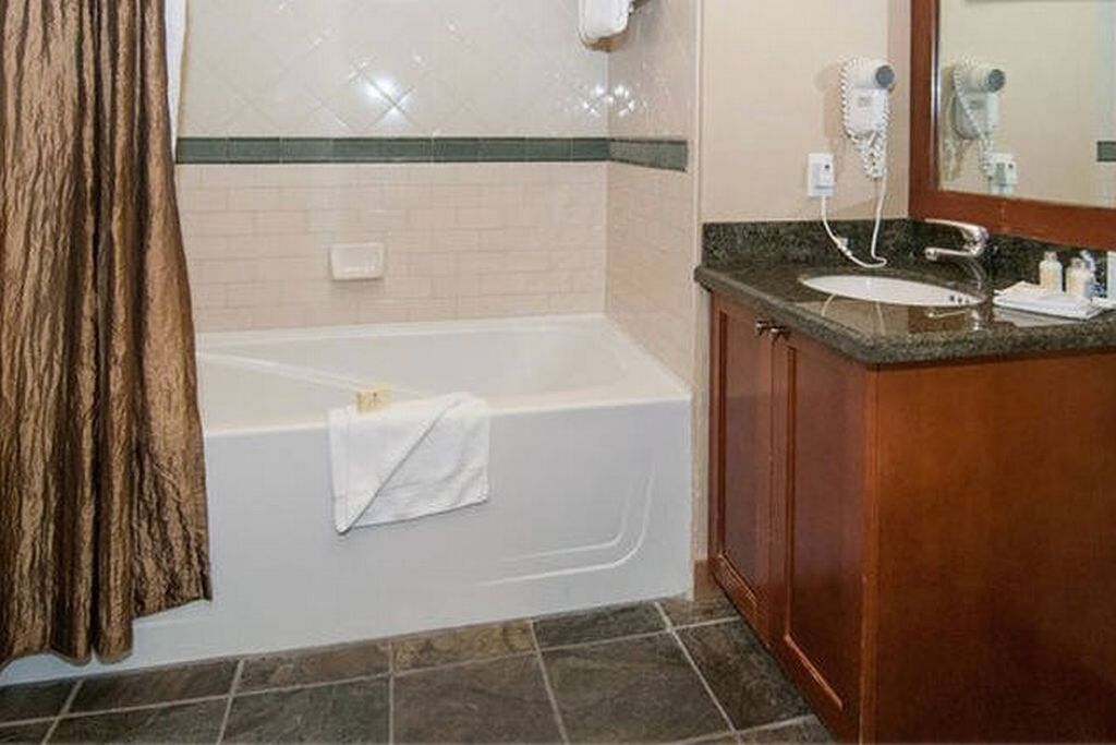 Photos of trip2tahoe (VRC643) Palisades Tahoe Squaw Village Condo Ski